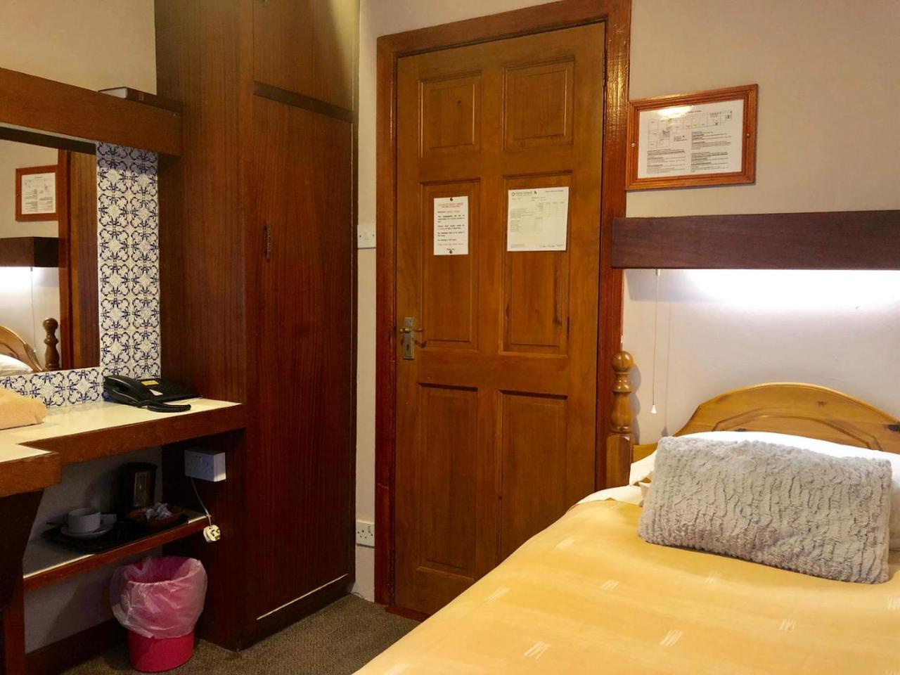 Single Room with Shared Bathroom,396347979:JPEG