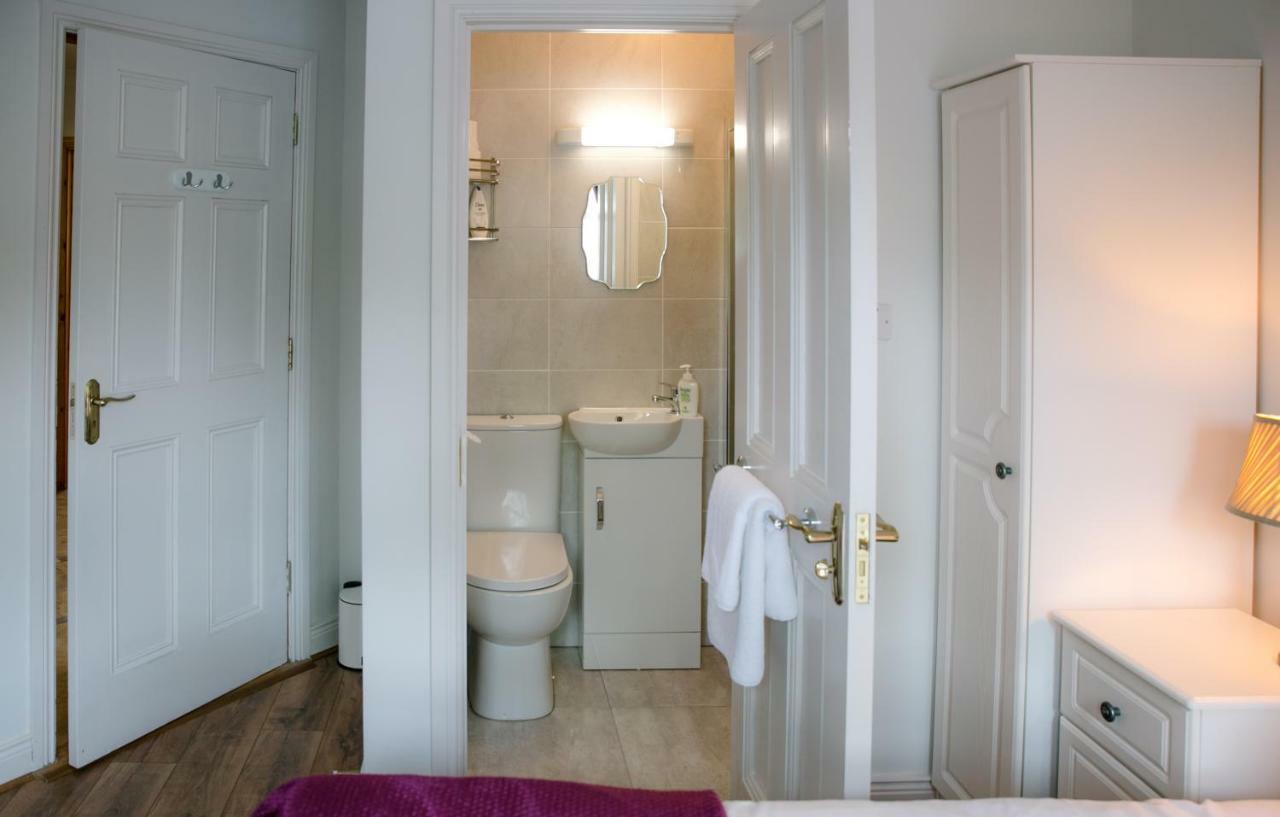 Deluxe Double Room Shower,830880638:JPEG